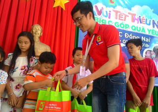 Central Group và Big C tặng 3.600 phần quà cho trẻ em