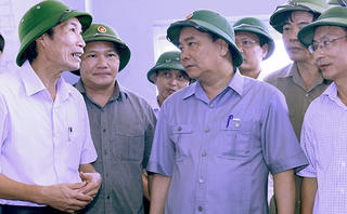 Thủ tướng kiểm tra việc khắc phục hậu quả bão số 1 tại Nam Định