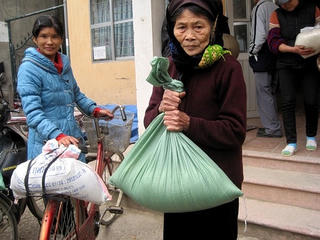 Quảng Trị: Phân bổ gạo cho hộ nghèo dịp tết Nguyên đán