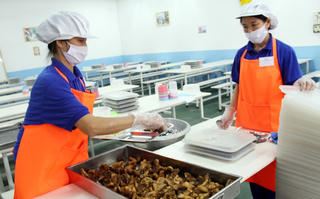 An toàn bếp ăn tại các khu công nghiệp: Nhiều nơi còn buông lỏng