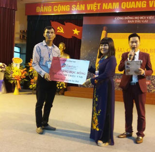 Dòng họ trao học bổng cho học sinh nghèo vượt khó