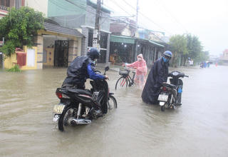 Mưa lớn gây ngập nặng Chiên Đàn