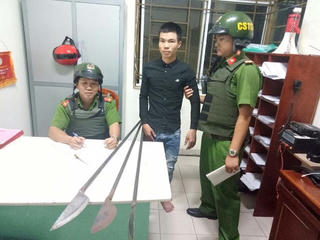 Giải quyết nợ nần bằng mã tấu, giáo tự chế