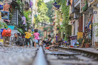 Những hình ảnh về phố đường tàu 'độc và lạ' giữa lòng Hà Nội