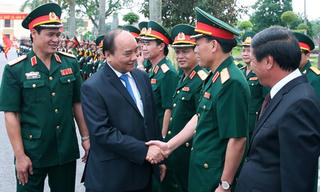 Thủ tướng Nguyễn Xuân Phúc thăm và làm việc tại Quân khu 3