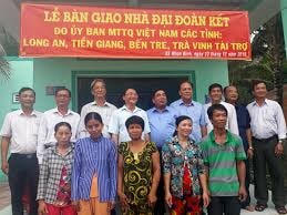 Cụm thi đua các tỉnh Bắc Sông Hậu: Bàn giao 5 căn nhà ở cho hộ nghèo tỉnh Trà Vinh