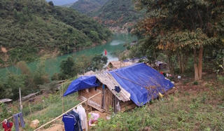 Sau lũ, nhiều hộ dân vẫn bơ vơ