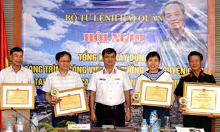 Trao bằng khen cho tập thể thi công Công viên Đại tướng Võ Nguyên Giáp