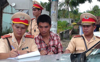 Nộp tiền phạt vi phạm giao thông qua bưu điện: Tiện cho dân, hạn chế tiêu cực