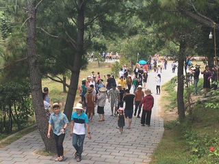 Hàng chục ngàn lượt người viếng mộ Đại tướng Võ Nguyên Giáp dịp 30/4