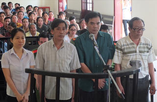 Thủ quỹ bệnh viện nhận án 20 năm tù vì tham ô