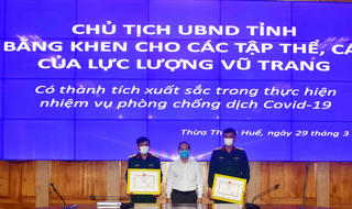 Thừa Thiên - Huế: Tặng Bằng khen cho bộ đội phòng, chống dịch Covid-19