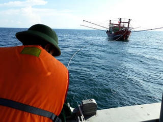 Cứu 9 ngư dân và tàu cá gặp nạn trên biển Quảng Bình