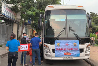 Ấm áp những chuyến xe nghĩa tình Tân Sơn Nhì