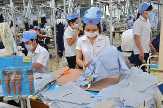 Chủ doanh nghiệp không được ép người lao động mua hàng hóa, dịch vụ