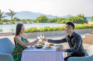 'Phủ xanh” vắc xin 100% tại nhiều quần thể FLC Hotels & Resorts