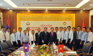 MTTQ Việt Nam hội đàm với Mặt trận Lào xây dựng đất nước