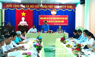 Phó Chủ tịch - Tổng Thư ký Hầu A Lềnh làm việc với Mặt trận tỉnh Bình Phước