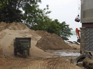 Bát nháo tình trạng khai thác cát