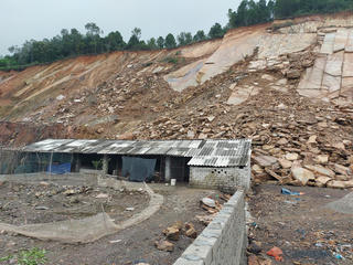 Nơm nớp nỗi lo lở núi