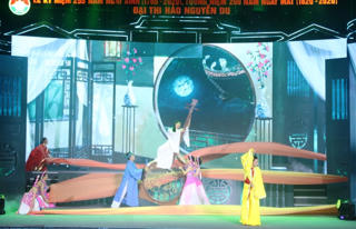 'Nguyễn Du, trăm năm trong cõi…'