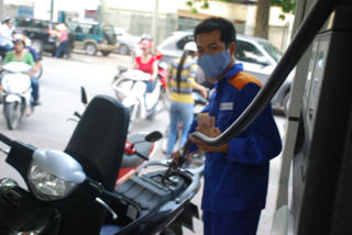 Giữ nguyên giá bán lẻ xăng dầu
