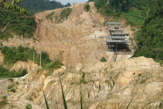 Lao đao vì mỏ