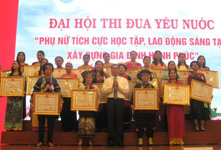 Tôn vinh 430 phụ nữ tiêu biểu