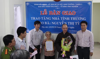 TP.Hồ Chí Minh: Trao nhà tình thương cho hộ đặc biệt khó khăn