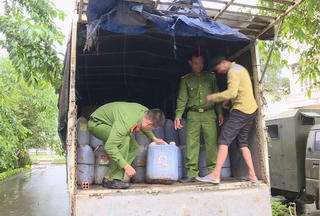 Chặn đứng hơn 6.000 lít dầu ăn thải trên đường đi tái chế