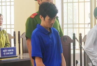 Hiếp dâm bé gái 13 tuổi, ‘ông chú hàng xóm’ lãnh 20 năm tù