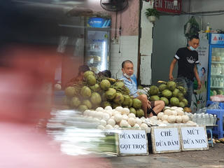 F0 trong cộng đồng tiếp tục tăng, nhiều người Hà Nội vẫn lơ là chống dịch