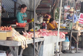 Chợ vắng khách