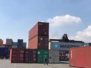 Xem xét giảm phí lưu container, phí lưu kho bãi