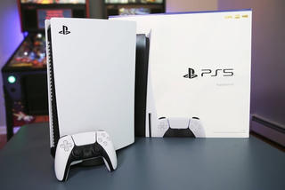 PlayStation 5 chính hãng bị thổi giá cao, người dùng phải ‘mua bia kèm lạc’