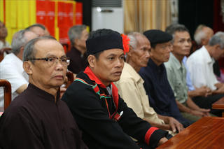 Người có uy tín vận động học sinh tới trường