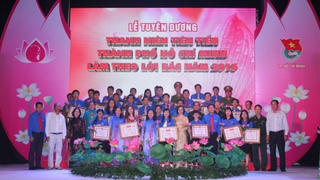 Tuyên dương những điển hình tiên tiến học tập và làm theo lời Bác