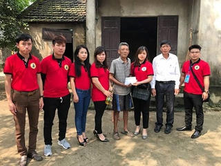 Chàng thanh niên miền biển 'nặng tình với từ thiện'