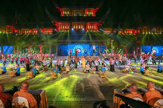 Những nghệ sĩ đóng góp cho thành công của Vesak