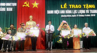 Trao danh hiệu Anh hùng LLVTND cho 13 tập thể và cá nhân