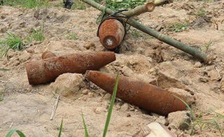 Gia Lai: Tháo đạn pháo lấy phế liệu, 2 người thương vong