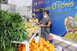 'Siêu thị 0 đồng' lần đầu xuất hiện tại Thủ đô phục vụ người bị ảnh hưởng dịch Covid-19
