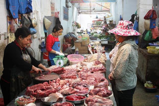 Bài 1: Chất cấm len lỏi vào bữa ăn