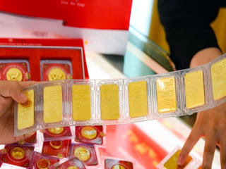 Giá vàng tiến sát mốc 56 triệu đồng/lượng