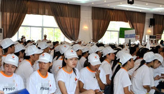 Tăng thưởng Tết giữ chân công nhân