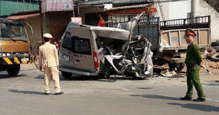 Xe du lịch gặp nạn ở Mộc Châu, 4 người thương vong