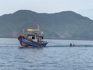 Tìm thấy thi thể cháu bé 8 tuổi bị rơi xuống biển
