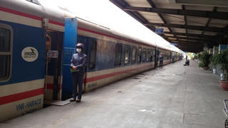 Vận tải hành khách cầm cự trong dịch bệnh