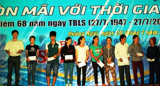 Lý Sơn (Quảng Ngãi): 100 trẻ em khuyết tật được khám bệnh