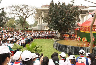Rối nước  thoát khỏi ao làng